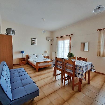 Seaview- 2 Space - Selfcatering Apartment - Helen No 3 Xiropígado Kültér fotó