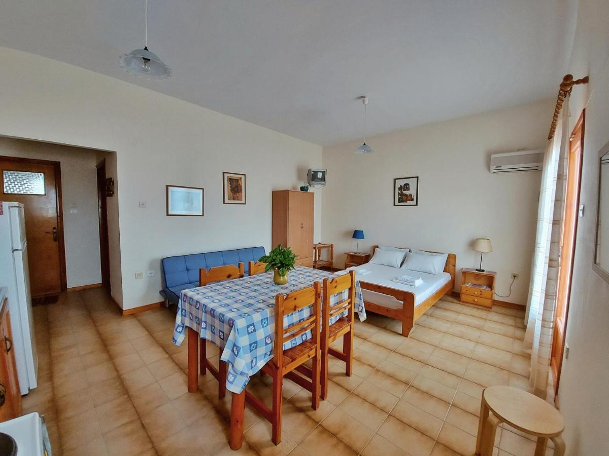 Seaview- 2 Space - Selfcatering Apartment - Helen No 3 Xiropígado Kültér fotó