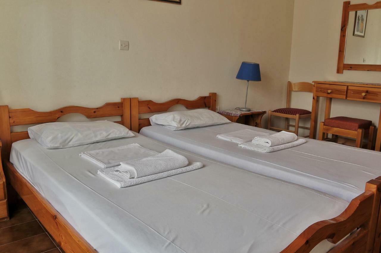 Seaview- 2 Space - Selfcatering Apartment - Helen No 3 Xiropígado Kültér fotó