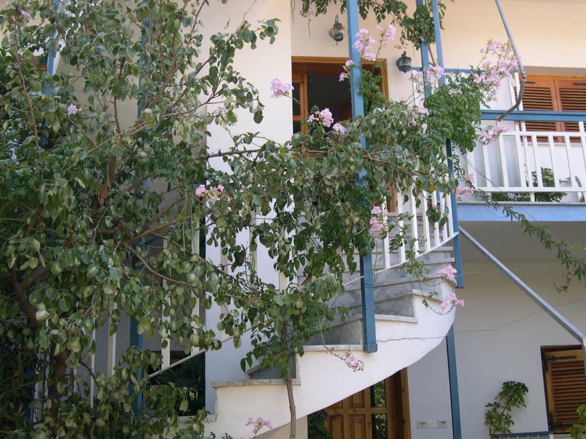 Seaview- 2 Space - Selfcatering Apartment - Helen No 3 Xiropígado Kültér fotó